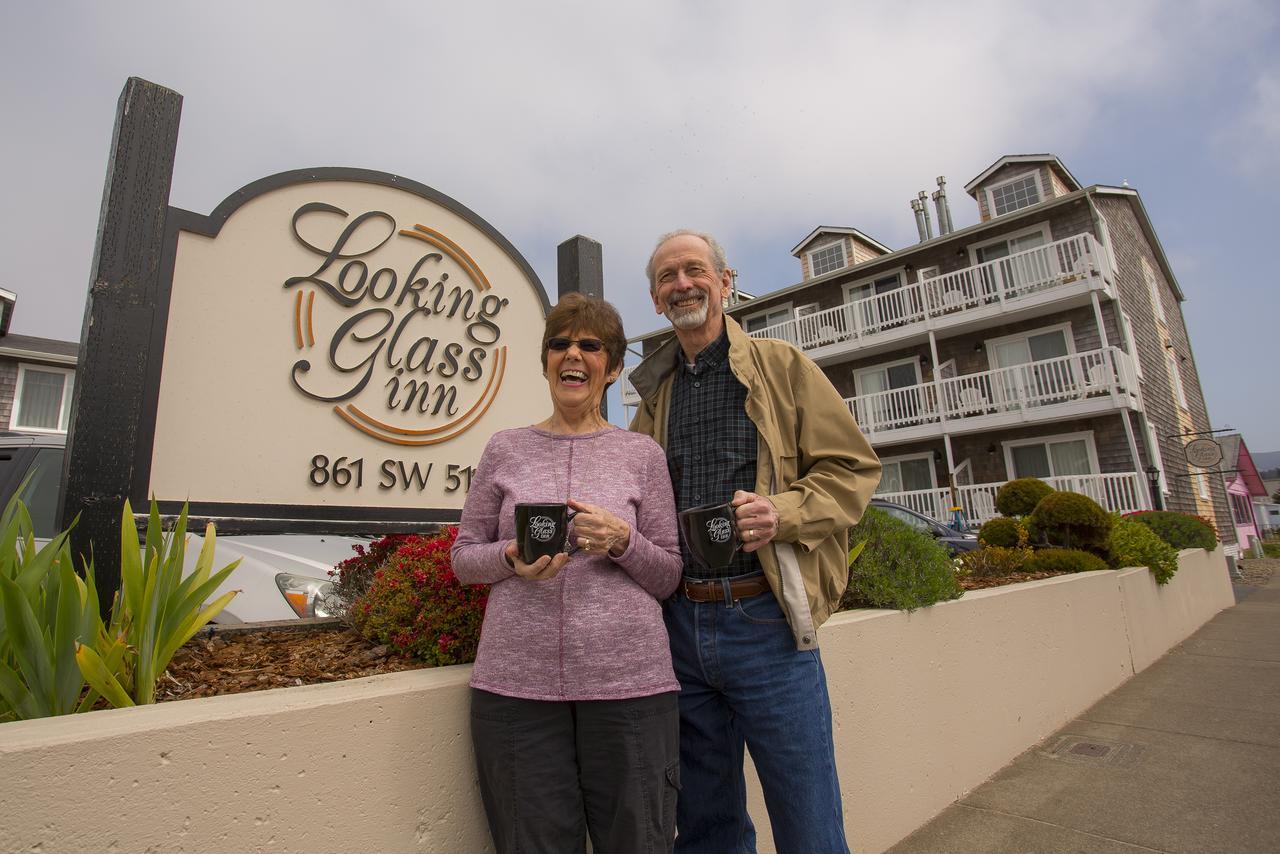 Looking Glass Inn Lincoln City Exterior photo